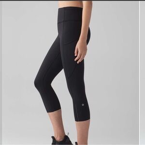Lululemon Fast & Free Crop II *Nulux 19" in black size 4